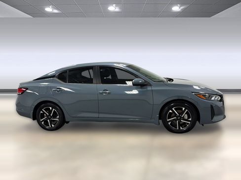 Used 2024 Nissan Sentra SV FWD image 8