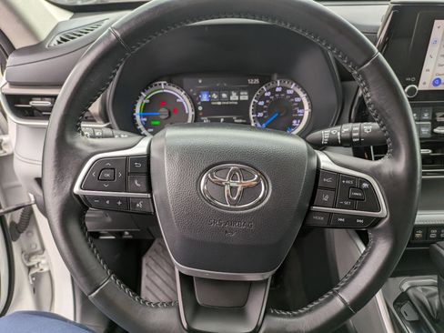 Used 2023 Toyota Highlander LE image 18