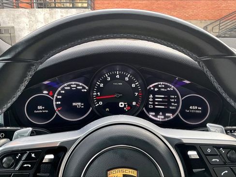 Used 2023 Porsche Cayenne Platinum Edition image 28