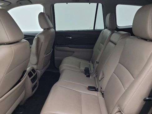 Used 2019 Honda Pilot Touring image 18
