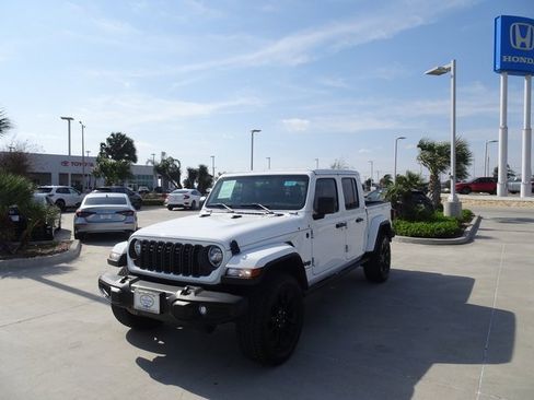 Used 2024 Jeep Gladiator Sport image 1