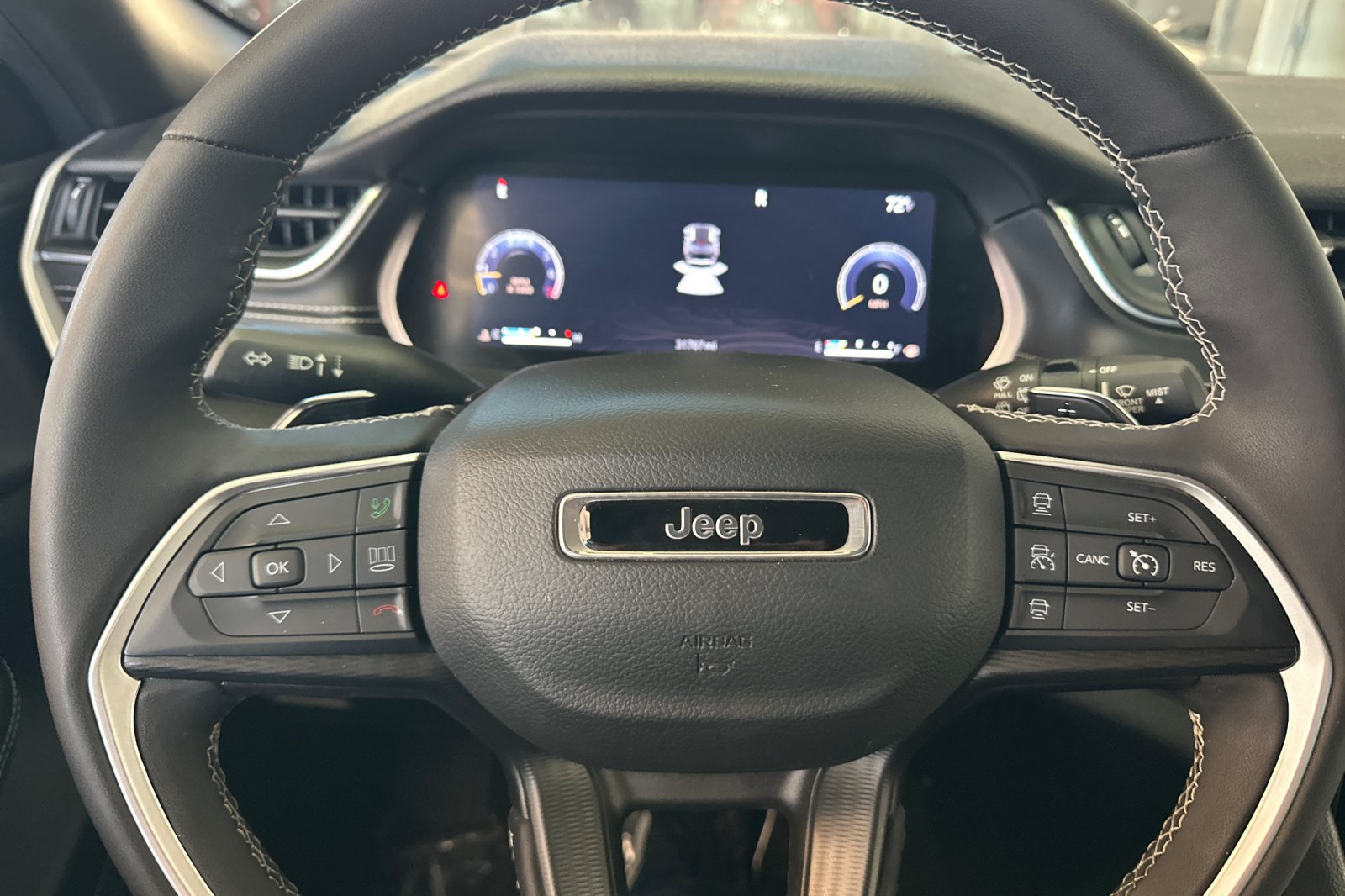 Used 2023 Jeep Grand Cherokee Altitude AWD/4WD image 11