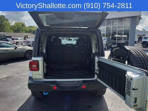 Certified 2022 Jeep Wrangler Unlimited Sahara w/ Cold Weather Group AWD/4WD image 31