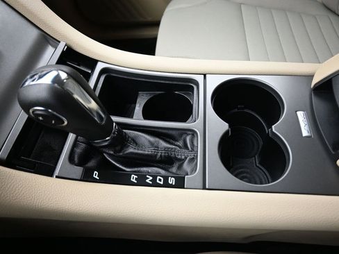 Used 2018 Ford Taurus SE image 20