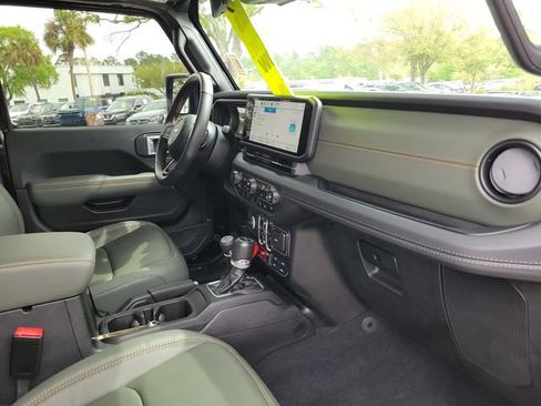 Used 2024 Jeep Gladiator Mojave w/ Safety Group AWD/4WD image 30