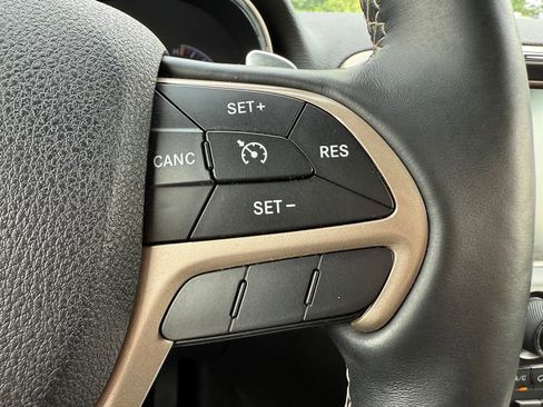 Used 2017 Jeep Grand Cherokee Limited RWD image 30