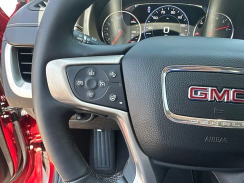 Used 2024 GMC Terrain Denali w/ Denali Premium Package AWD/4WD image 12