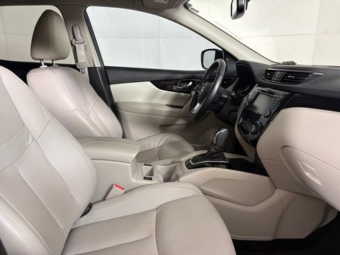 Used 2022 Nissan Rogue Sport SL w/ Premium Package FWD image 14