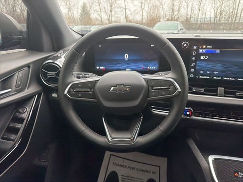 Used 2026 Chevrolet Equinox LT w/ Convenience Package II image 12