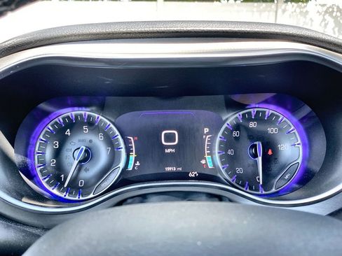 Used 2024 Chrysler Pacifica Limited w/ S Appearance Package image 15