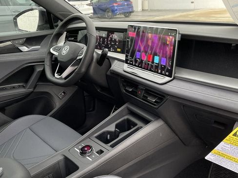 New 2026 Volkswagen Tiguan SE R-Line image 22