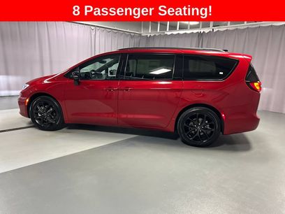 New 2026 Chrysler Pacifica Select w/ S Appearance Package