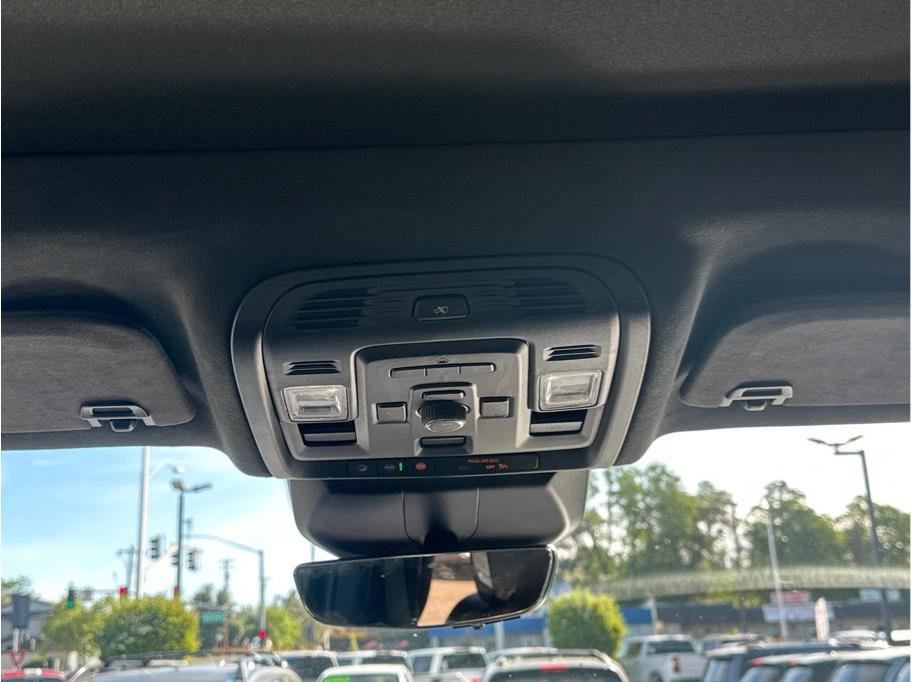 Used 2021 Cadillac Escalade ESV Sport Platinum AWD/4WD image 17