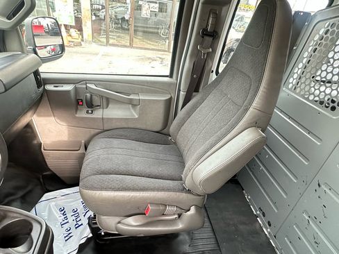 Used 2018 Chevrolet Express 2500 w/ Driver Convenience Package image 19