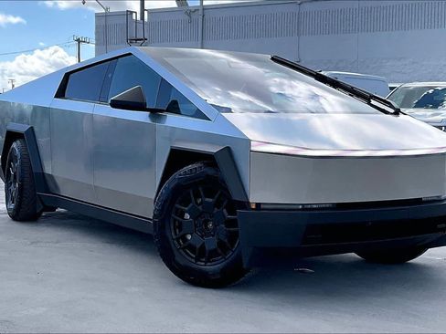 Used 2024 Tesla Cybertruck AWD Crew Cab image 21