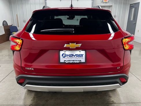 New 2026 Chevrolet Trax LT w/ LT Convenience Package FWD image 4