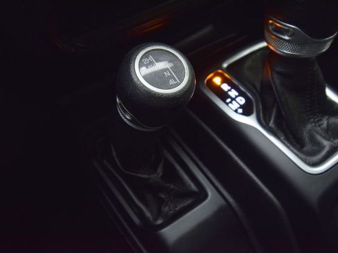 Used 2022 Jeep Wrangler Sport image 22