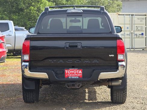 Used 2017 Toyota Tacoma TRD Off-Road w/ Tow Package (A/T) AWD/4WD image 5