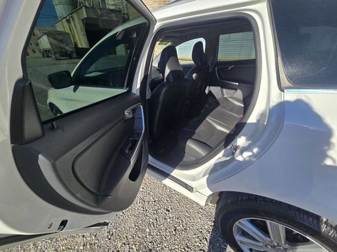 Used 2016 Volvo XC60 T6 Platinum image 12