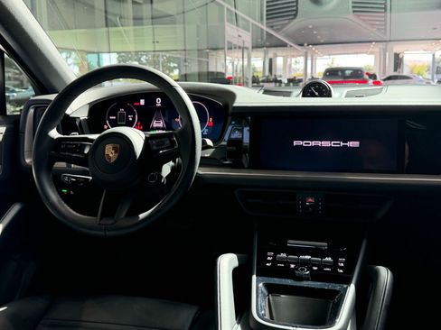 Certified 2025 Porsche Cayenne E-Hybrid Coupe AWD/4WD image 16