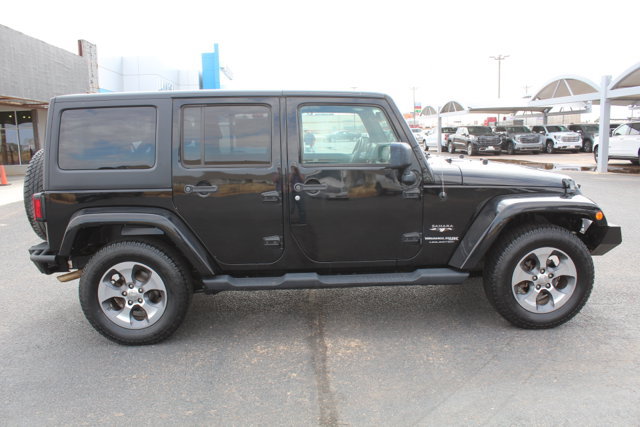 Used 2018 Jeep Wrangler Unlimited Sahara w/ Dual Top Group AWD/4WD image 2