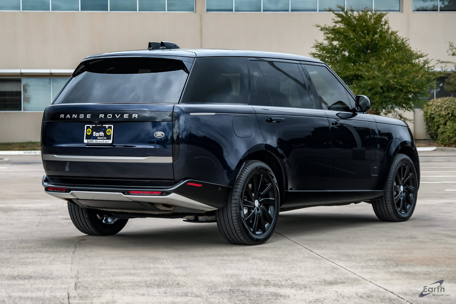 Used 2023 Land Rover Range Rover Long Wheelbase SE AWD/4WD image 17