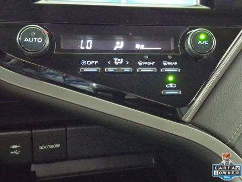 Used 2019 Toyota Camry SE FWD image 18
