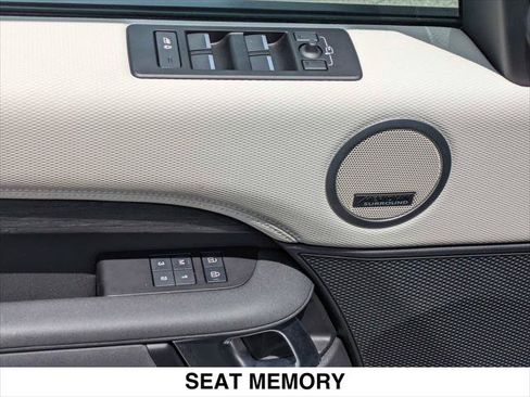Used 2023 Land Rover Discovery HSE R-Dynamic AWD/4WD image 11