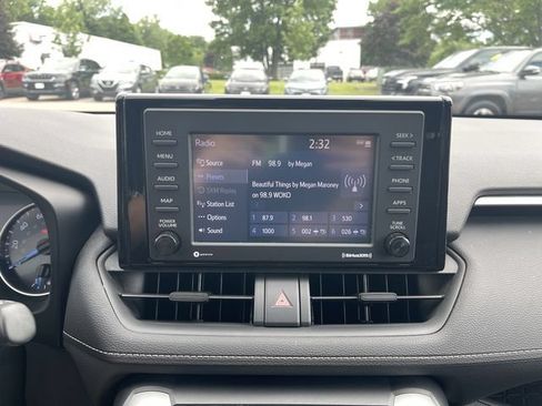 Used 2020 Toyota RAV4 LE AWD/4WD image 17
