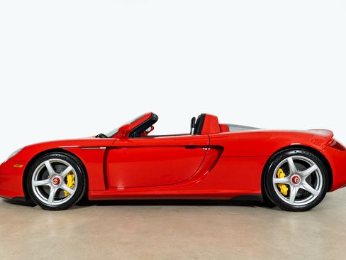 Used 2004 Porsche Carrera GT RWD image 11