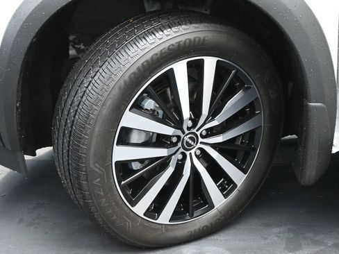 Used 2024 Nissan Pathfinder Platinum FWD image 25