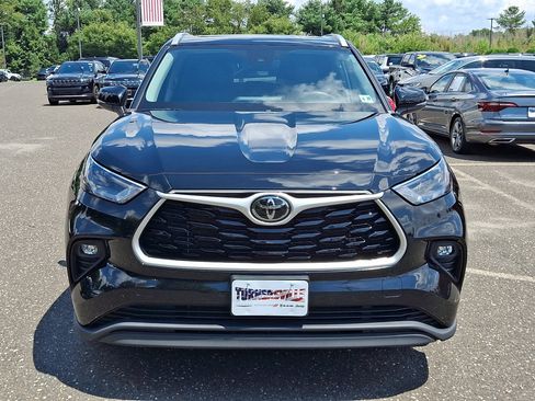Used 2022 Toyota Highlander XLE AWD/4WD image 8