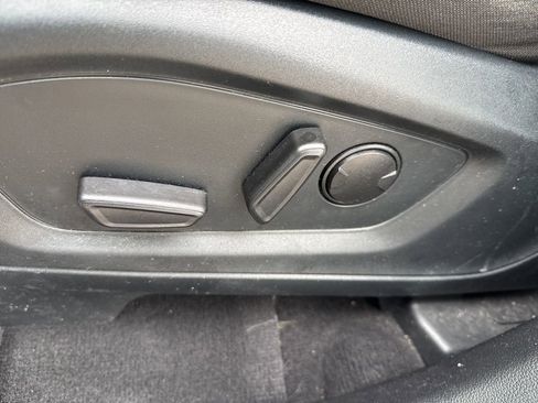 Used 2023 Ford Explorer XLT image 26