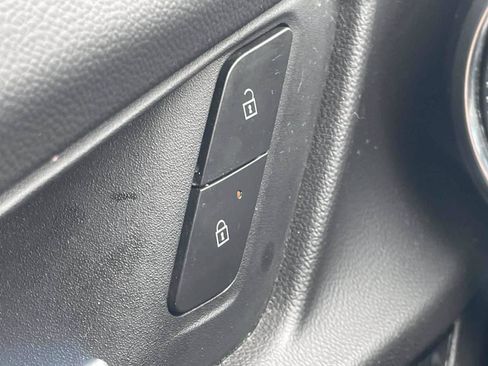 Used 2025 Chevrolet Equinox LT w/ Convenience Package II AWD/4WD image 23