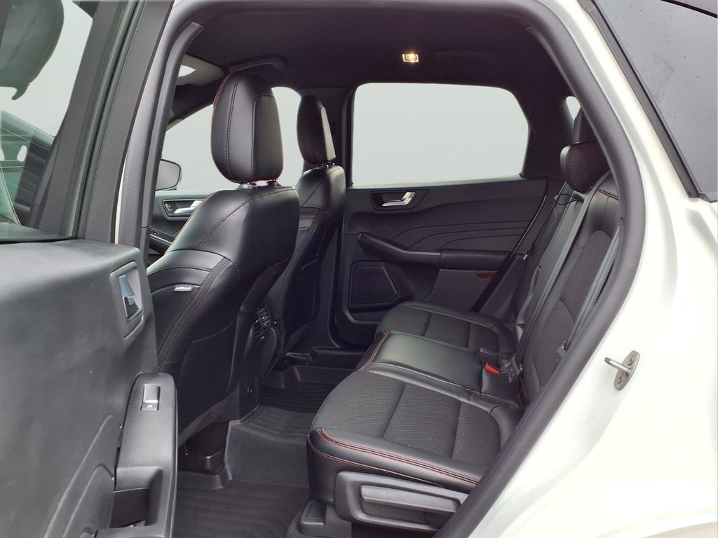 Used 2024 Ford Escape ST-Line w/ Tech Pack #1 AWD/4WD image 11