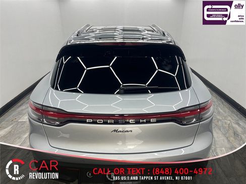 Used 2022 Porsche Macan w/ Premium Package Plus AWD/4WD image 7