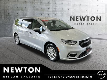 Used 2023 Chrysler Pacifica Touring-L