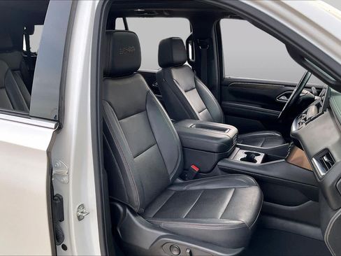 Used 2022 Chevrolet Tahoe High Country AWD/4WD image 9