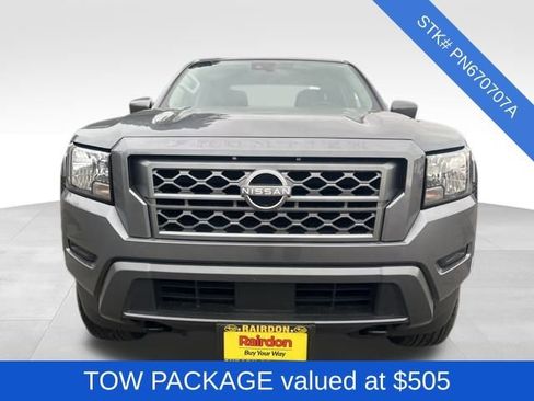 Used 2023 Nissan Frontier SV w/ Tow Package image 2