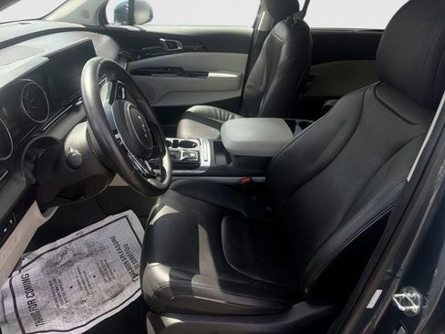 Used 2023 Kia Carnival EX FWD image 20