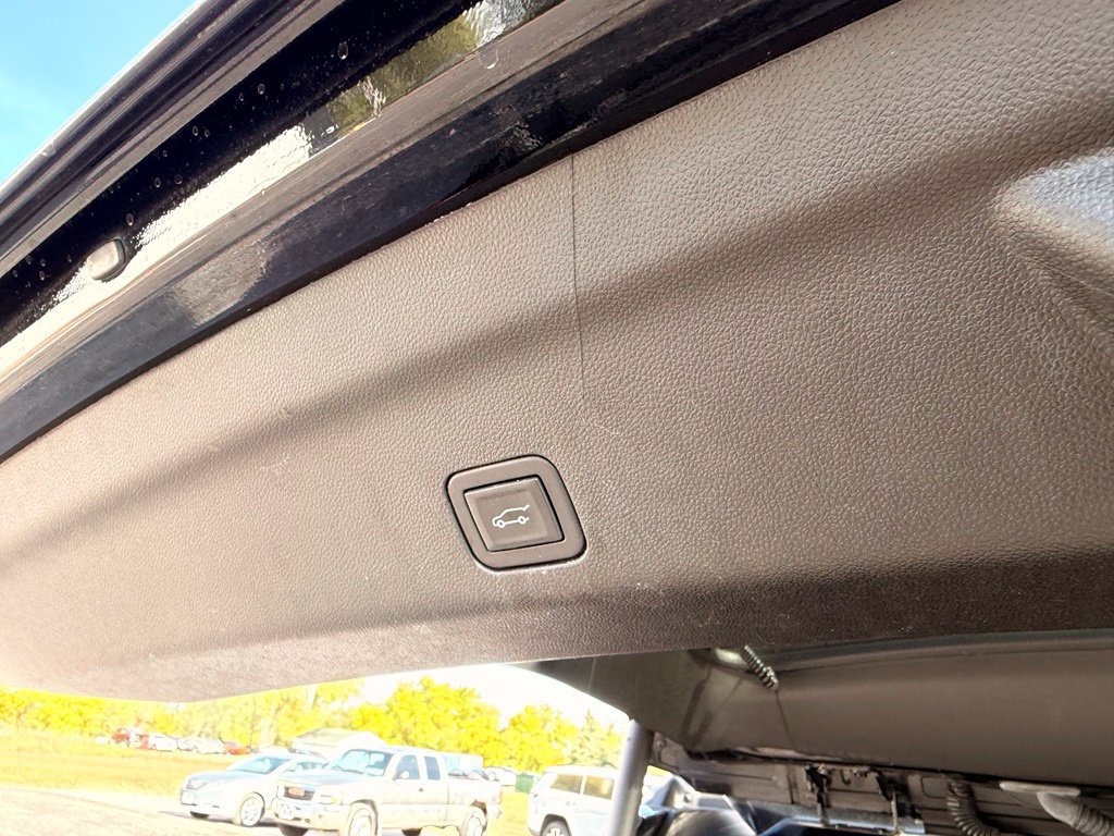 Used 2023 GMC Yukon XL AT4 w/ AT4 Premium Plus Package AWD/4WD image 30