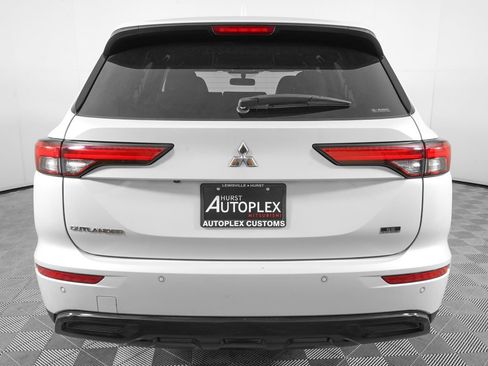Used 2023 Mitsubishi Outlander SE AWD/4WD image 5