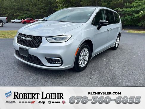 Used 2024 Chrysler Pacifica Touring-L FWD image 1