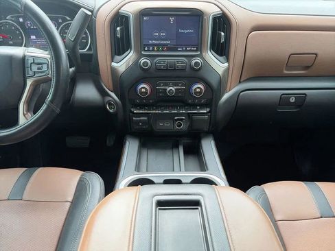 Used 2019 Chevrolet Silverado 1500 High Country w/ Technology Package AWD/4WD image 12