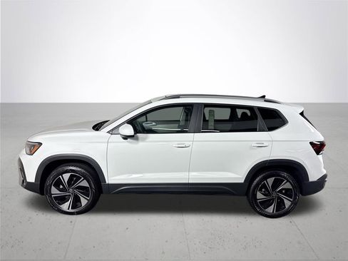 New 2025 Volkswagen Taos SE image 9