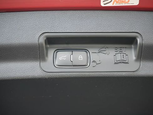 Used 2020 Ford Explorer XLT w/ Equipment Group 202A AWD/4WD image 9