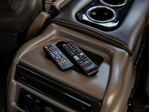 Used 2023 Chevrolet Express 2500 image 77