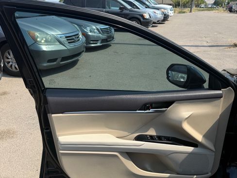 Used 2020 Toyota Camry LE w/ Carpet Mat Package FWD image 9