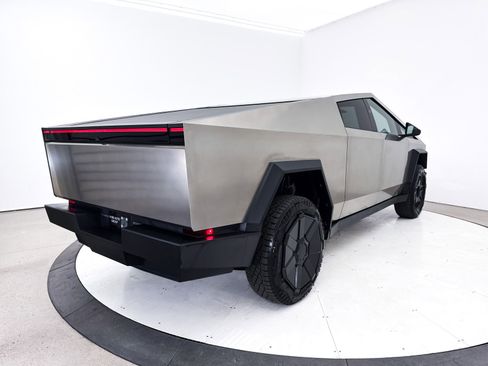 Used 2024 Tesla Cybertruck AWD Crew Cab image 18