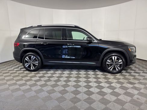 Used 2025 Mercedes-Benz GLB 250 4MATIC image 8